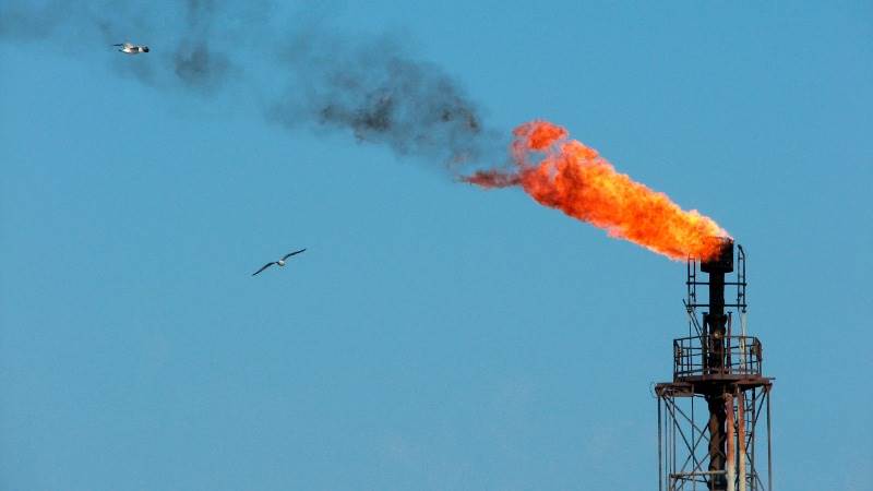 Oil prices sink as Libya reopens export terminals