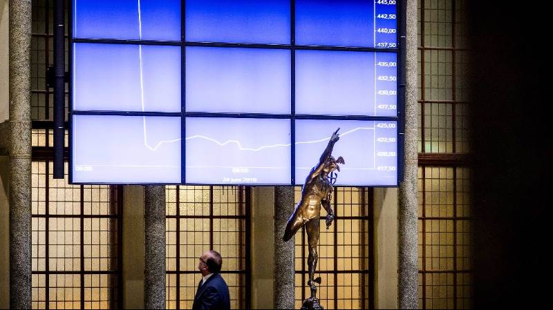 European stocks end deeply in negative territory