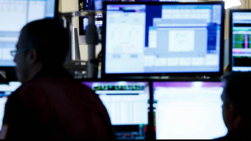 US Treasury sells 30-year bonds at lower rates
