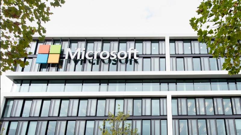 Microsoft launches free Teams with AI features
