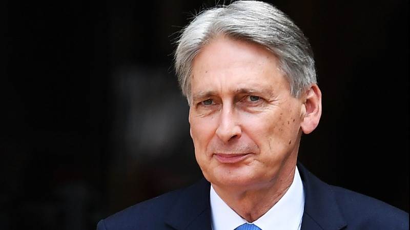 UK's Hammond plays down Trump's Brexit plan criticism