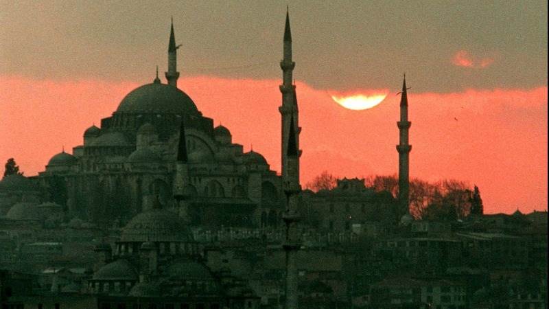 Fitch cuts Turkey's grade to BB with negative outlook