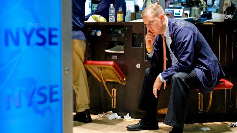 Wall Street ends sharply lower, Dow tumbles over 800 pts