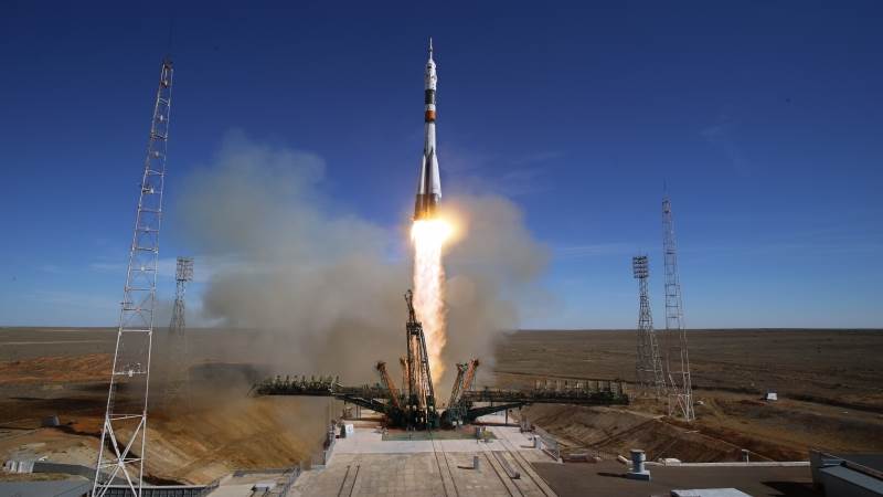 Russia suspends manned space launches after Soyuz accident