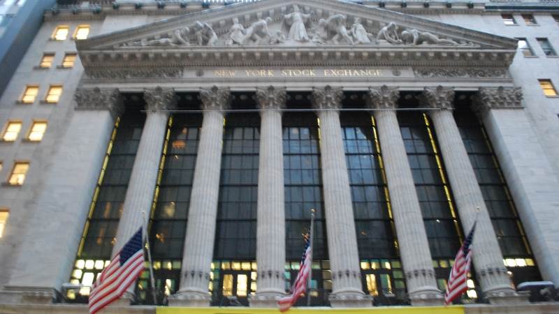 Wall Street trades in the green as interest rates slide