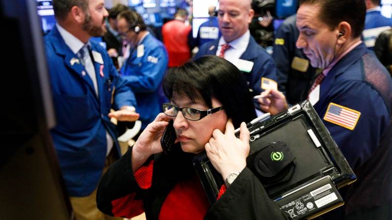 Dow erases gains after jumping over 400pts at open
