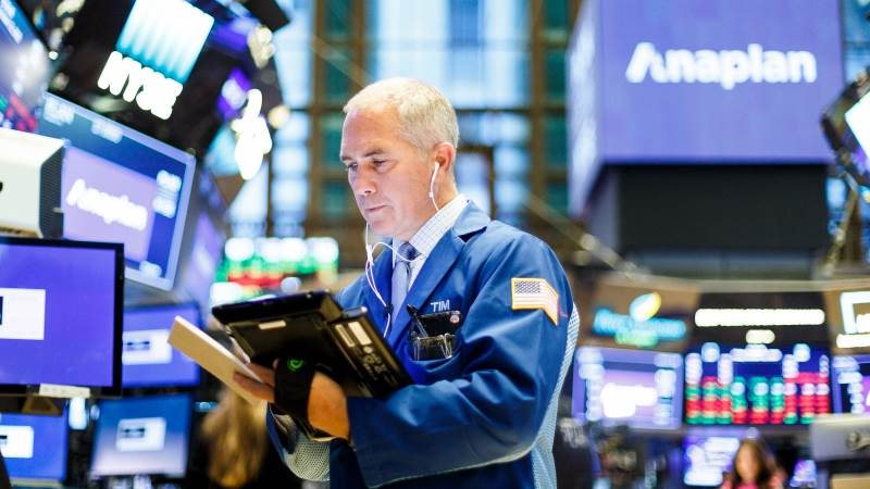 Dow briefly rises 150 pts as volatile trade continues