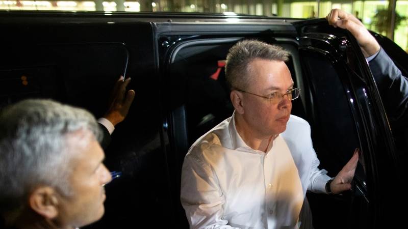 Pastor Brunson leaves Turkey, heads for Germany