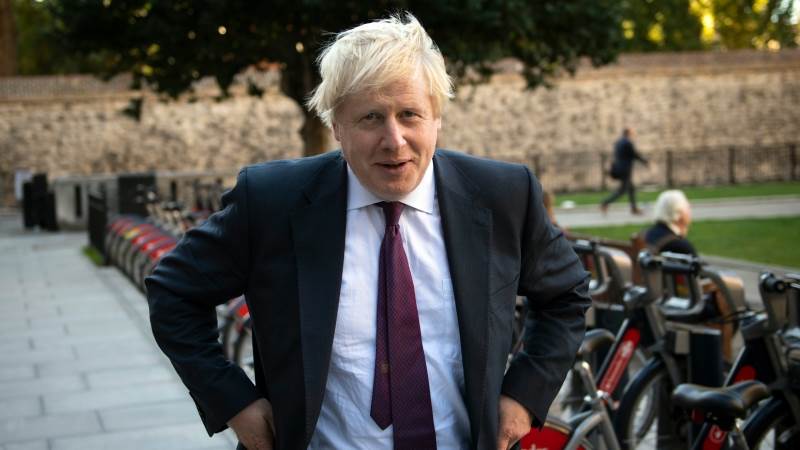 Boris Johnson urges May to drop Irish backstop, 'chuck' Chequers